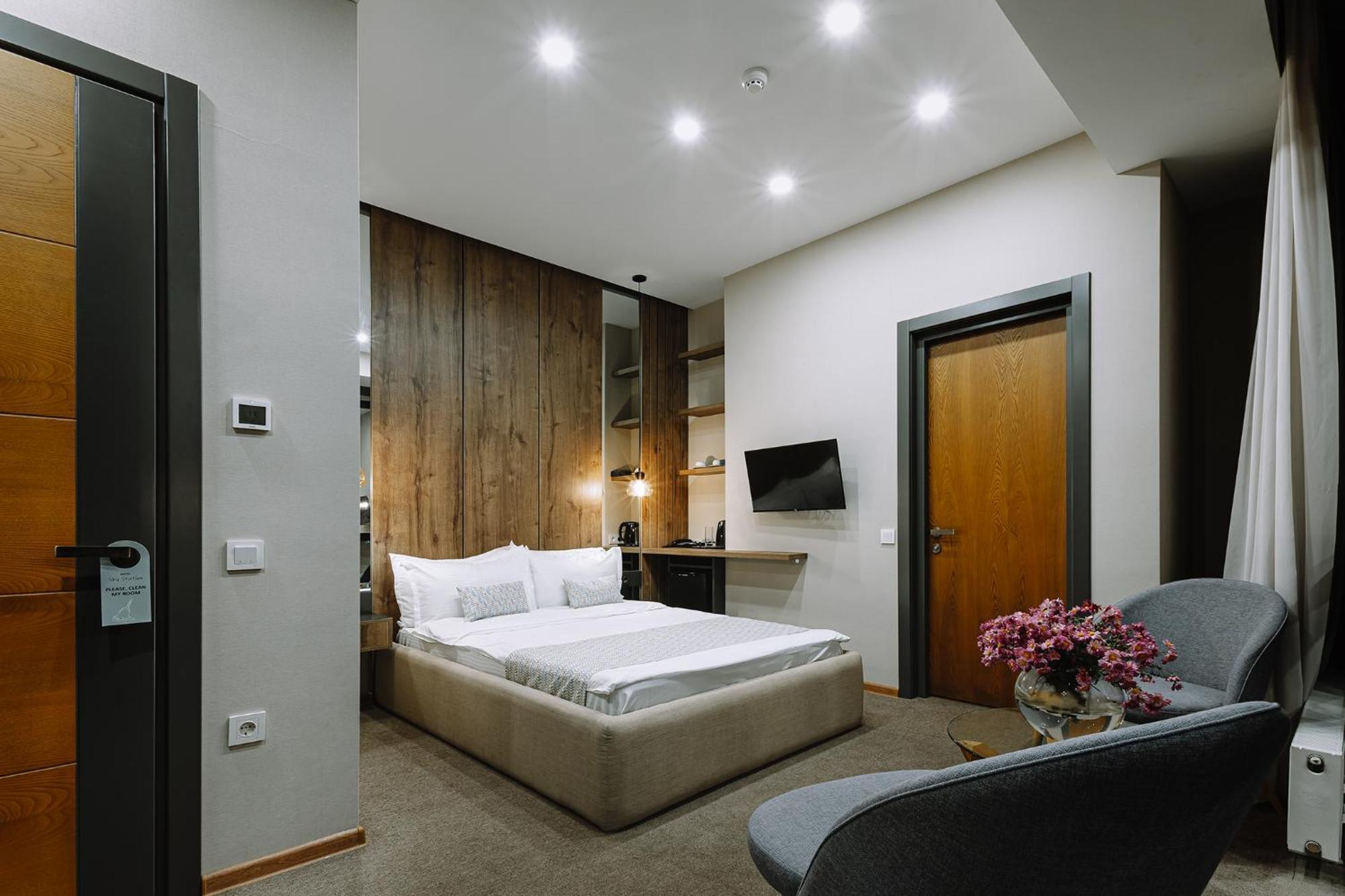 Hotel Sky Station Tbilisi Buitenkant foto