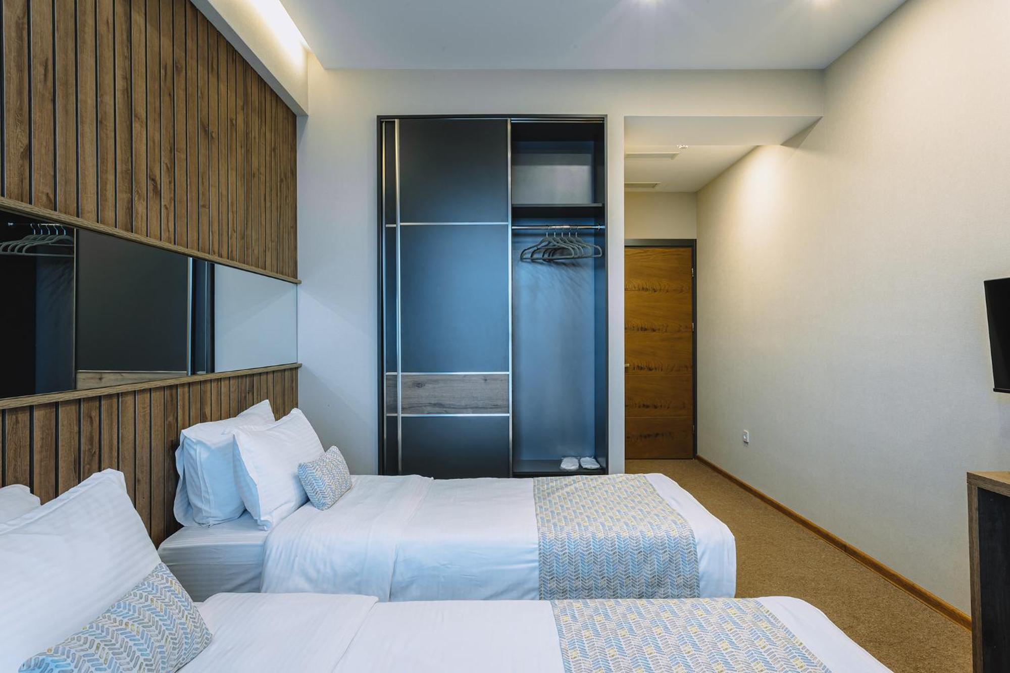 Hotel Sky Station Tbilisi Buitenkant foto
