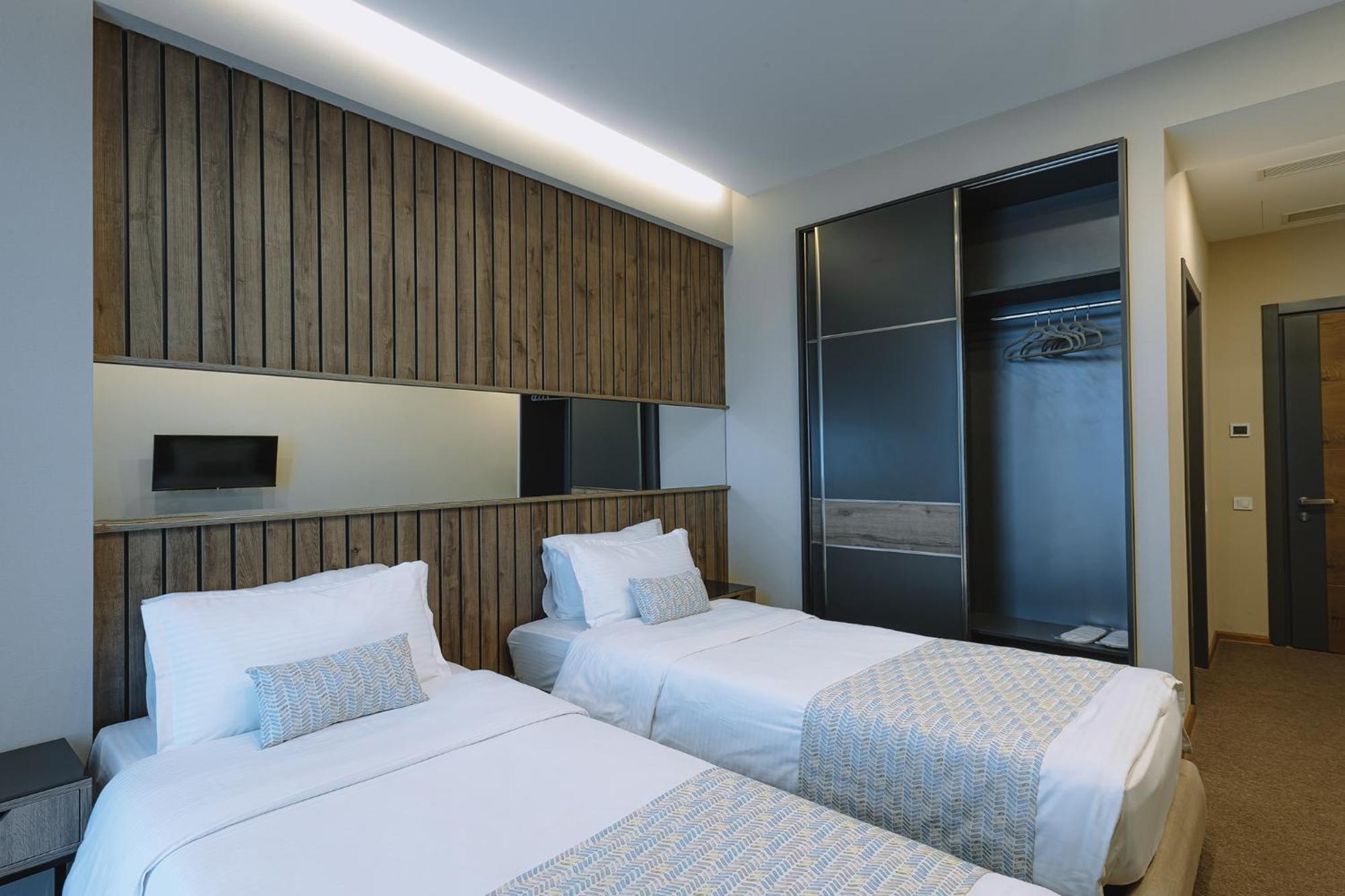 Hotel Sky Station Tbilisi Buitenkant foto