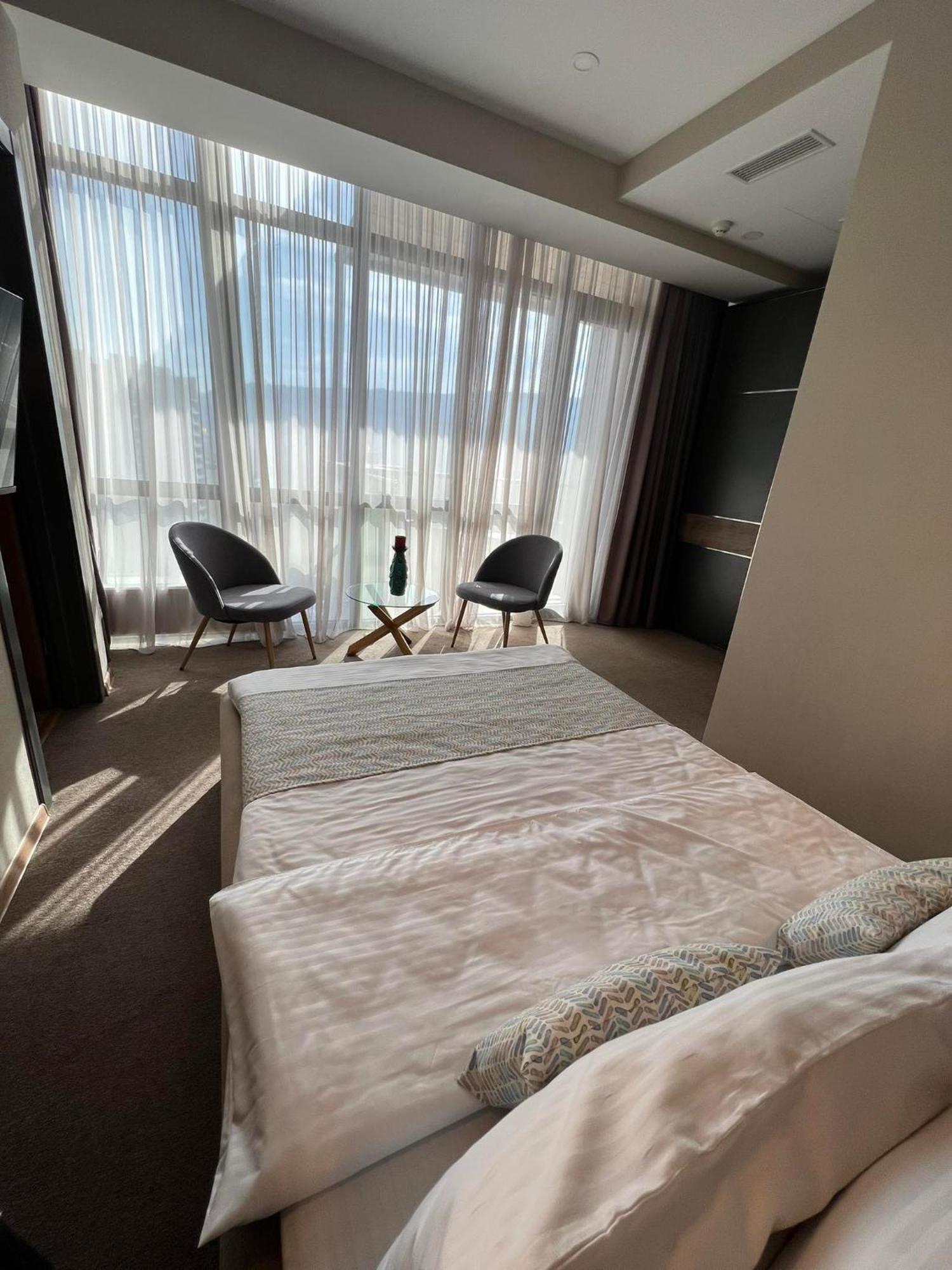 Hotel Sky Station Tbilisi Buitenkant foto